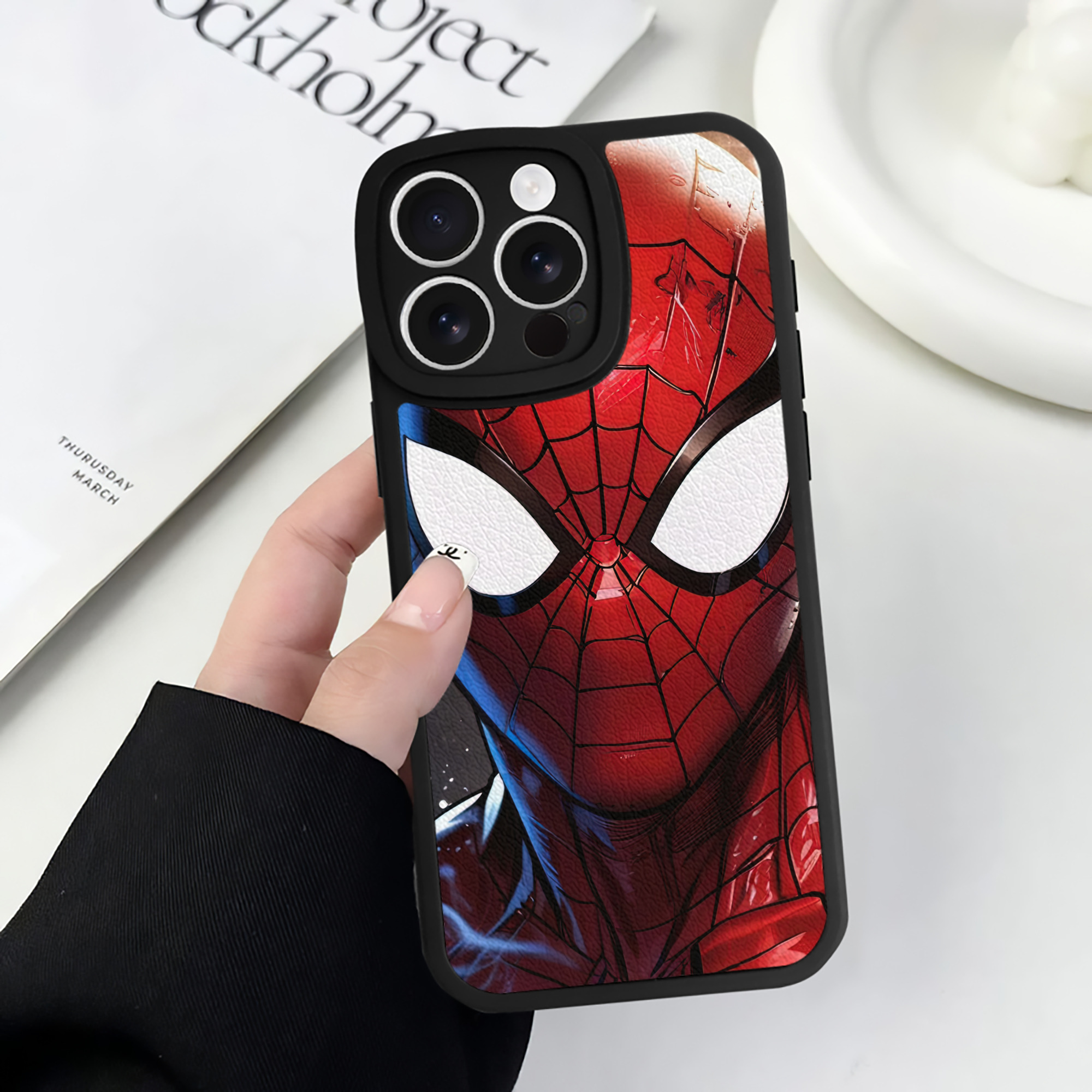 （画像用） Spider Man スパイダーマン 【iPhone 16シリーズ対応】シリコンスマホケース（レザー調） 材質：シリコン